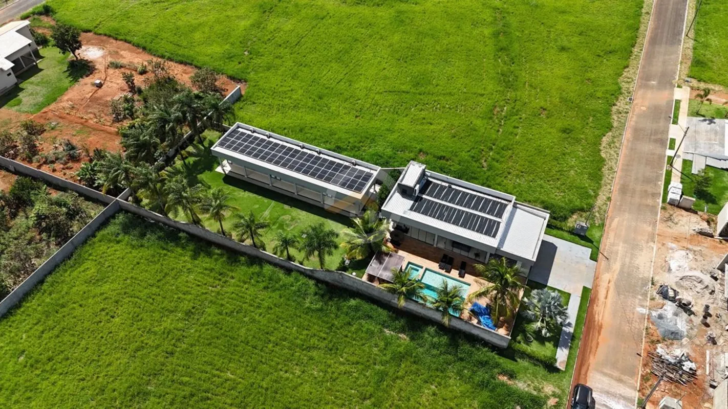 3.000 m² de área totalDuas chácaras uma com 1.200 m² e outra com 1.800 m²Mobilia...