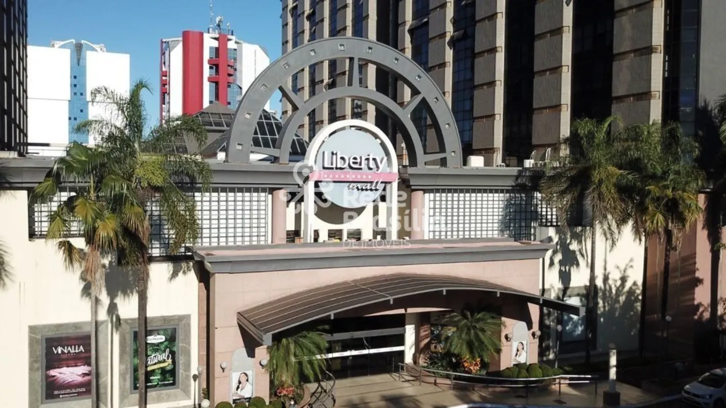 Sala comercial em vão livre, ideal para adaptar ao seu negócio. Localizada em an...