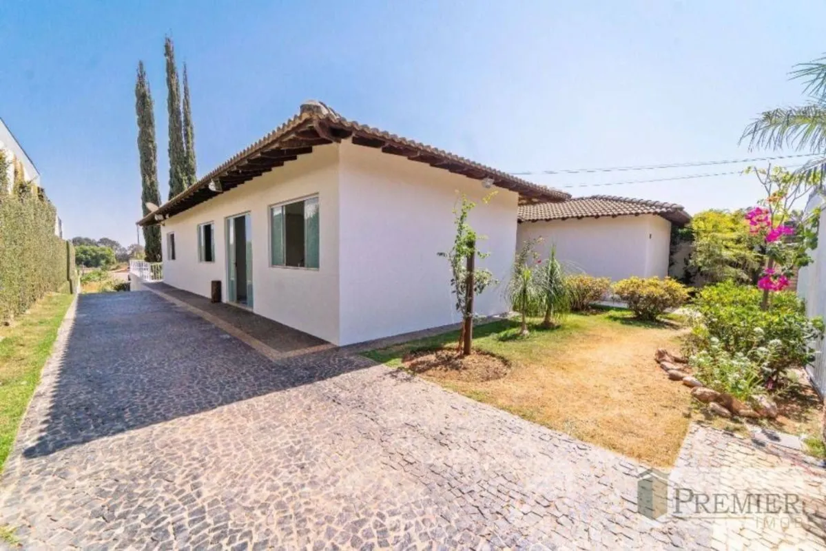 Premier Imob vende linda casa na SHIS QI 27Descrição do imóvel:- 4 Quartos, send...