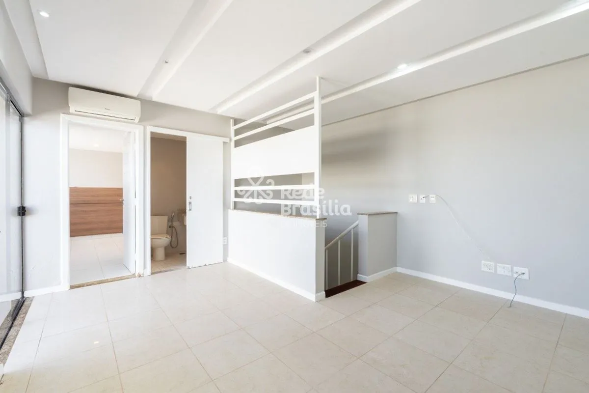Na Asa Norte, esta cobertura duplex na SQN 212 reúne sofisticação, conforto e um...