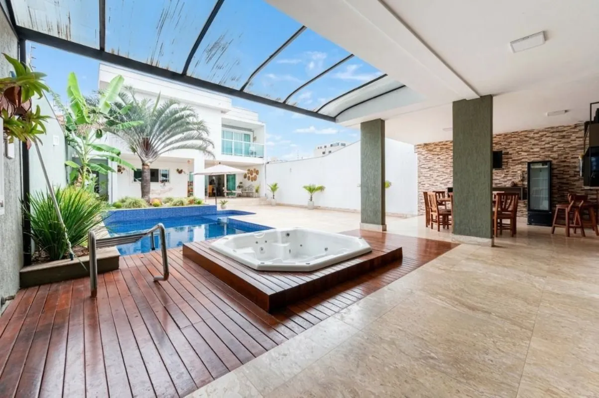 :: Linda casa em condomínio fechado com lazer completo! . Área do lote: 400 m2 ....