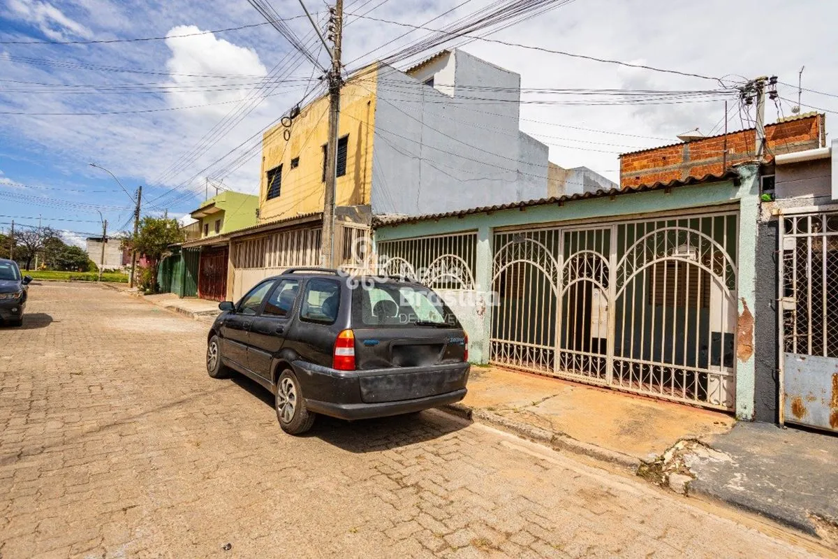 QR 633 | Casa 3 Quartos - Sala - Banheiro Social - com 1 Vaga de Garagem - Samam...