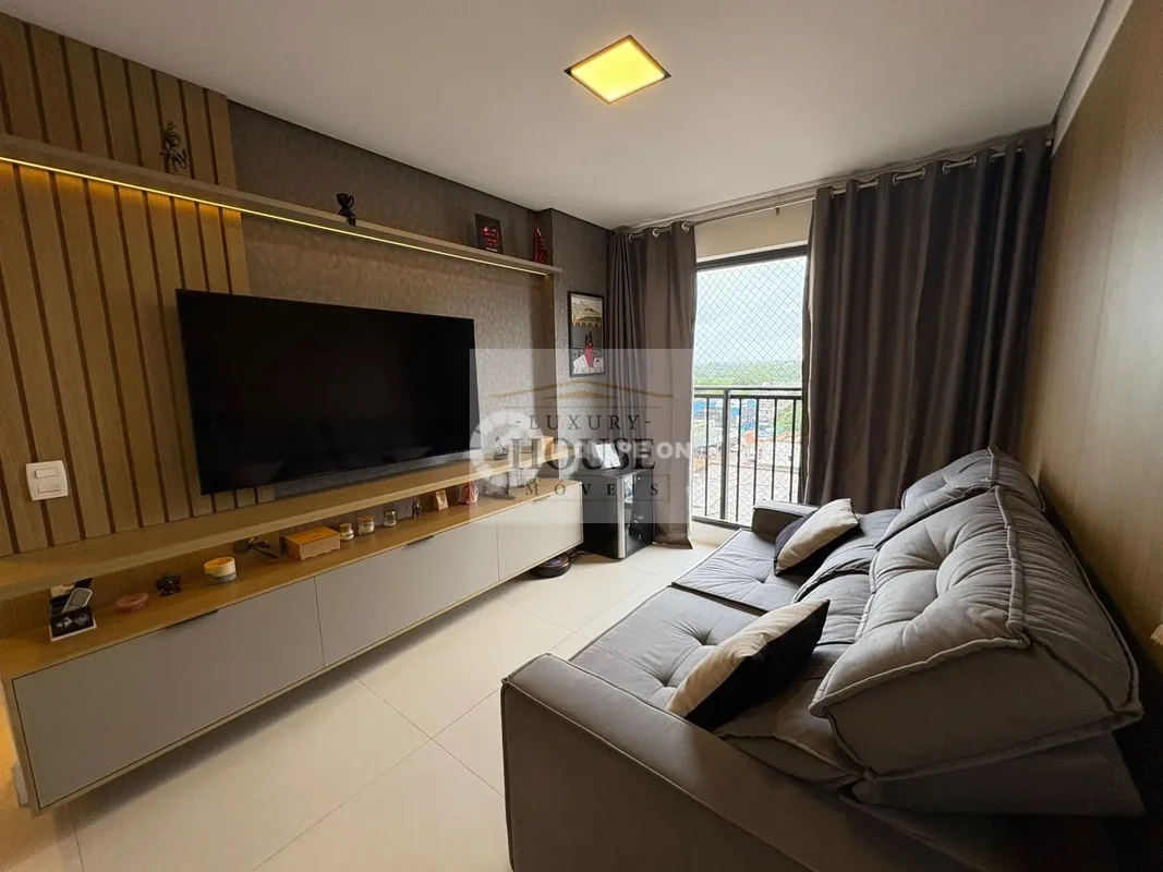 Descubra um apartamento confortável e bem localizado no SGCV Lote 13, no coração...
