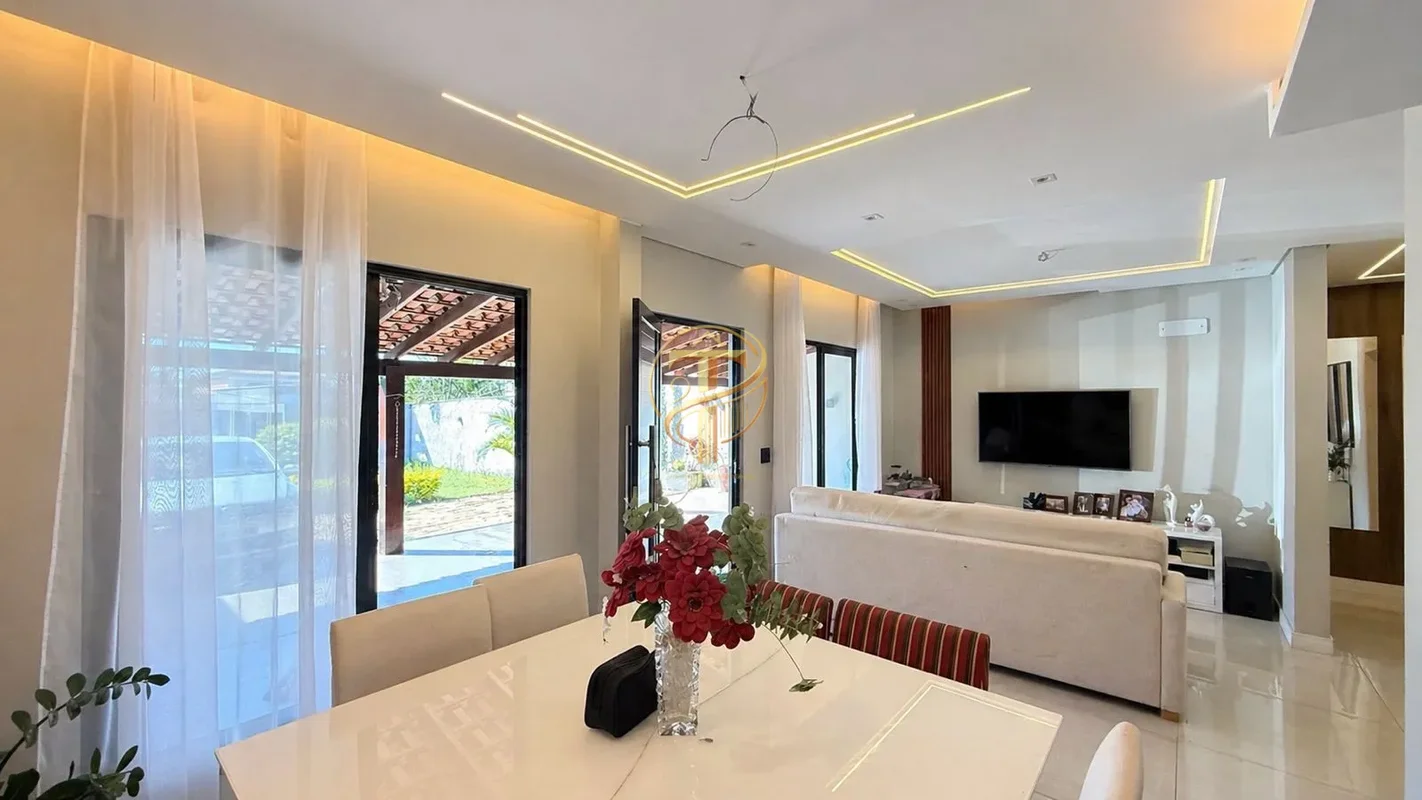 Casa Funcional com 100 m² útil , IPTU desmembrado , Lote de 400 m², sendo:- Rua ...