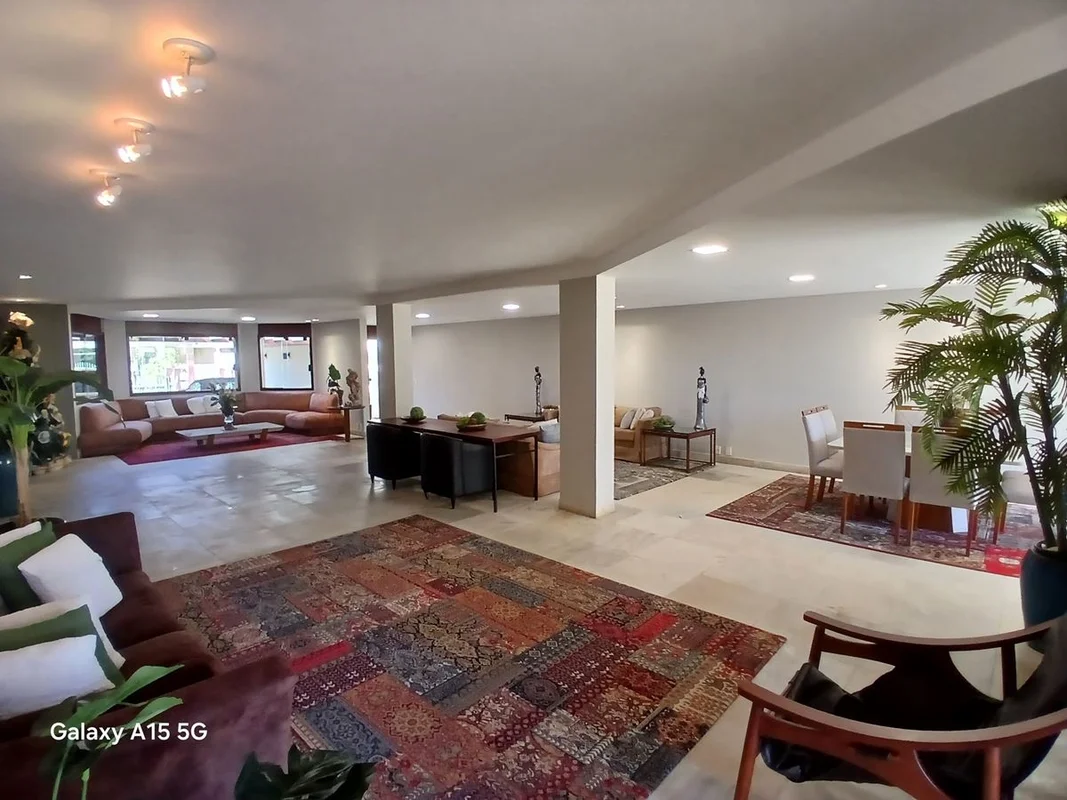 Vendo linda casa na QL 2 do Lago sul em Brasília, região mais valorizada do DF.O...