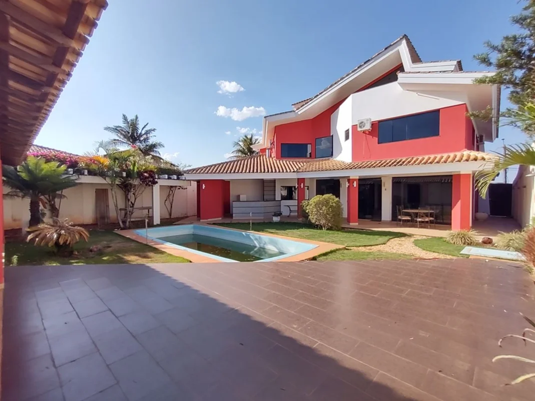 AlugoExcelente casa mobiliada com uma área util de 650m², lote com 800m². O Imóv...