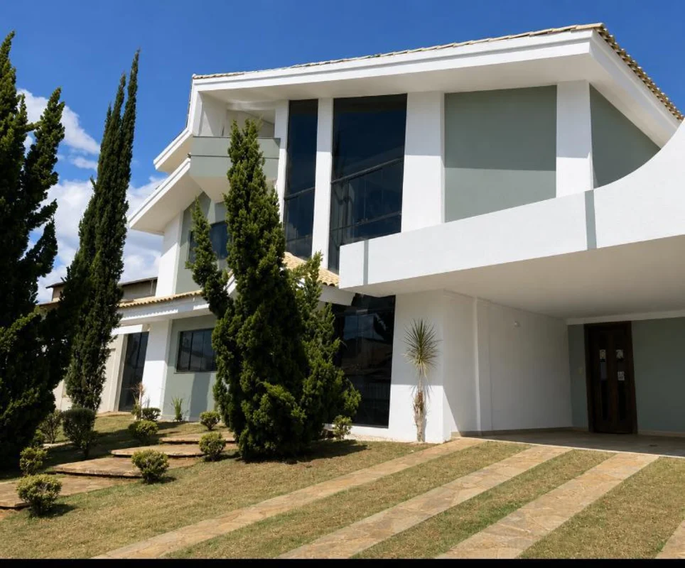 AlugoExcelente casa mobiliada com uma área util de 650m², lote com 800m². O Imóv...