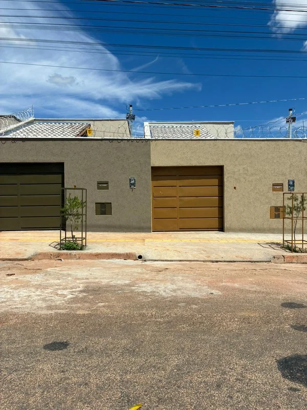 VENDE-SE CASA COM DOIS QUARTOS, UMA SUÍTE, BANHEIRO SOCIAL, NO RESIDENCIAL ANA B...