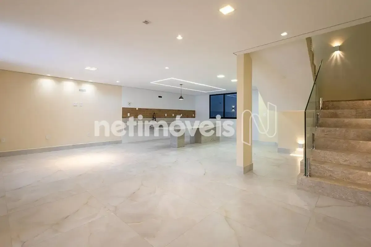 Casa Alto Padrão na QE 56 do Guará IIDescrição- Casa com 3 pavimentos- Metragem ...