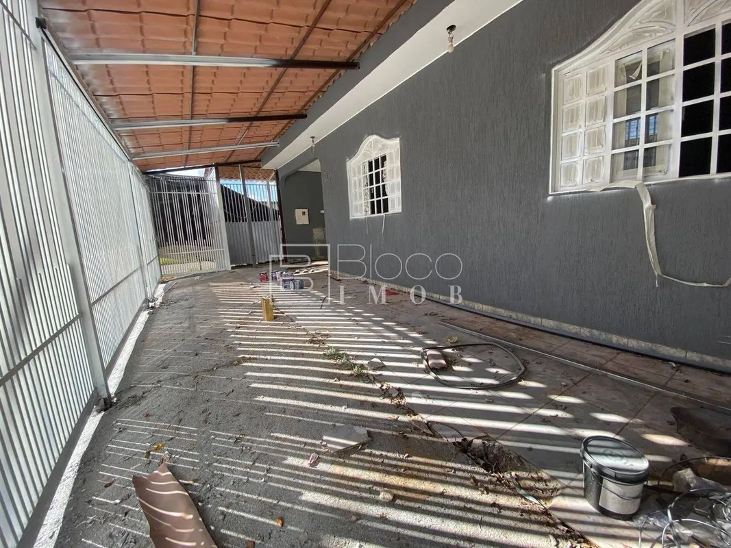 VENDO Casa toda na laje com 3 quartos sendo 1 suíte na Quadra 405 do Recanto das...