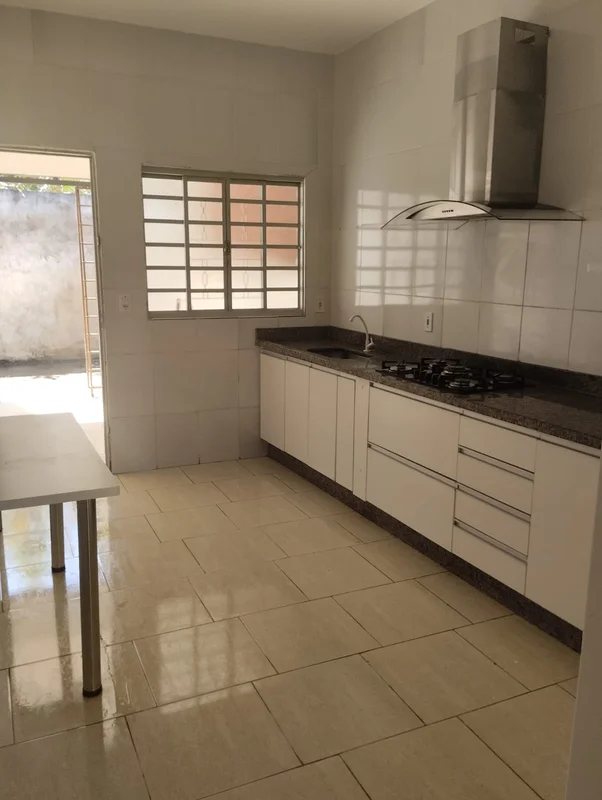 5 minutos do Buriti Shopping - Lote 210m2 - 03 Quartos sendo 1 suíteImagine mora...