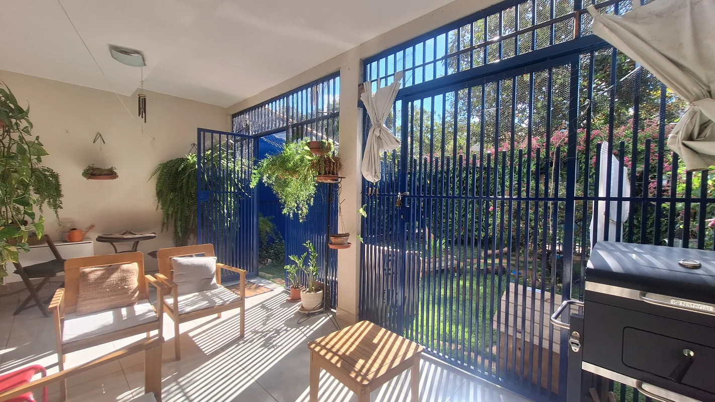 Casa com 4 quartos, sendo 2 suítes, 250 m² de área, por apenas R$ 1.990.000,00 -...