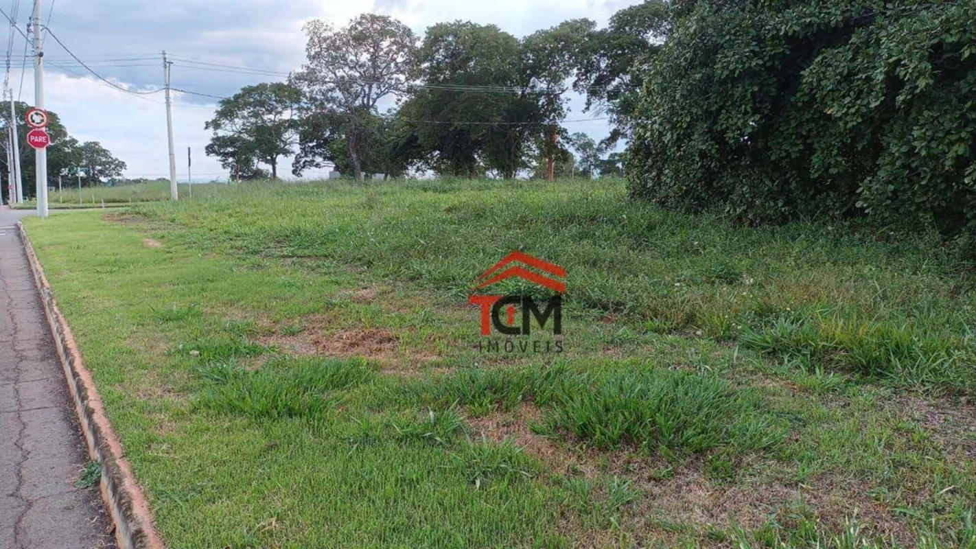 Chácara em condomínio fechado, localizada na parte alta do Condomínio Florata.Lo...
