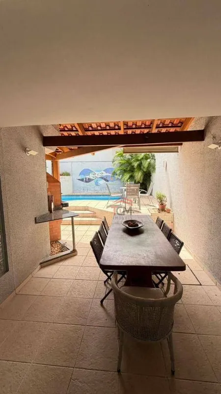 Sobrado com excelente padrão construtivo e ambientes amplos, localizado no Jardi...