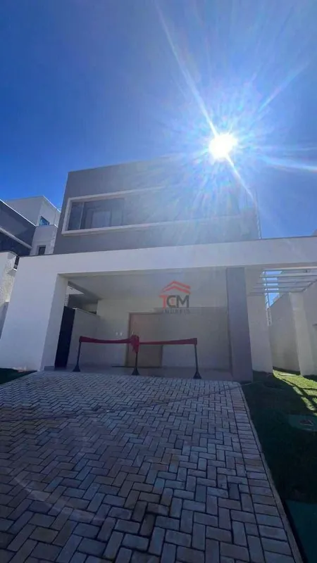 Sobrado em condomínio fechado com excelente padrão de acabamento e integração do...