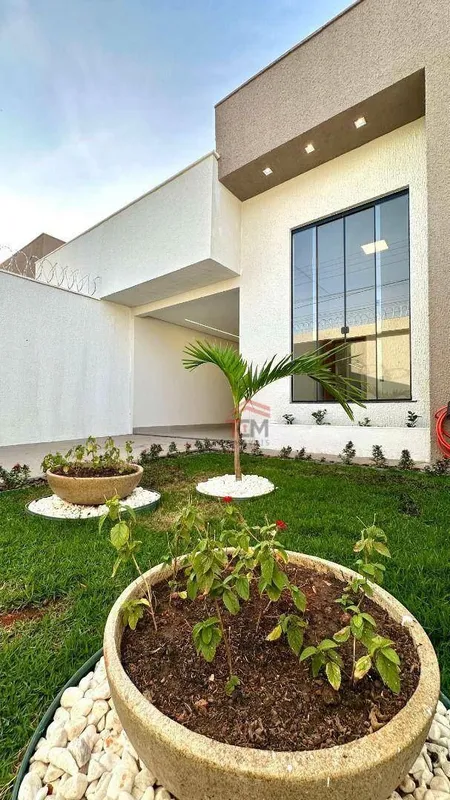 São 2 casas disponíveis no bairro Tropical Ville, com projeto moderno, ambientes...