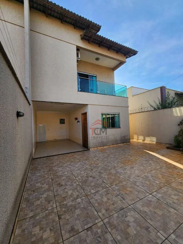 Sobrado à Venda Setor Moinho dos Ventos, Goiânia-GO Valor: R$ 850.000Lindo sobra...