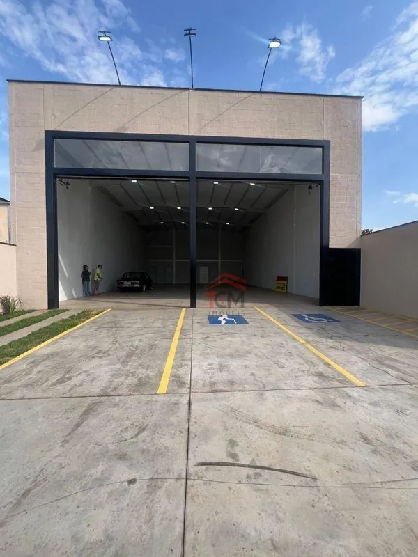 Galpão para locação no Setor Andrade Reis! 300 m² de área construída 2 banheiros...