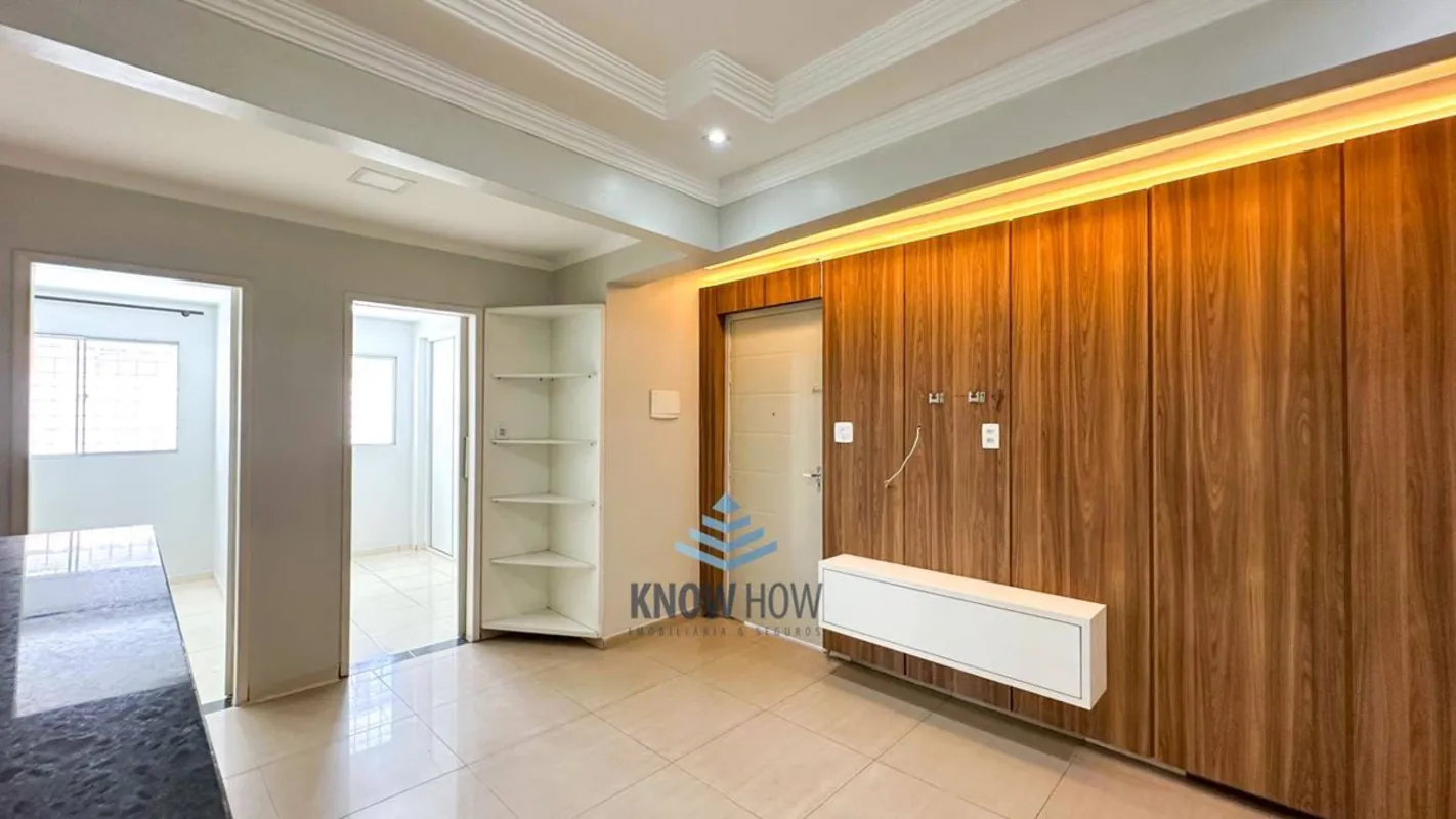 QNL 21Este apartamento de 2 quartos com arm?rios (sendo 1 su?te revers?vel) ofer...