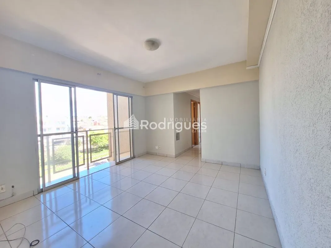 Rodrigues Imobiliária VENDE apartamento na QNM 33 no Res. Boulevard dos Ipês.Car...