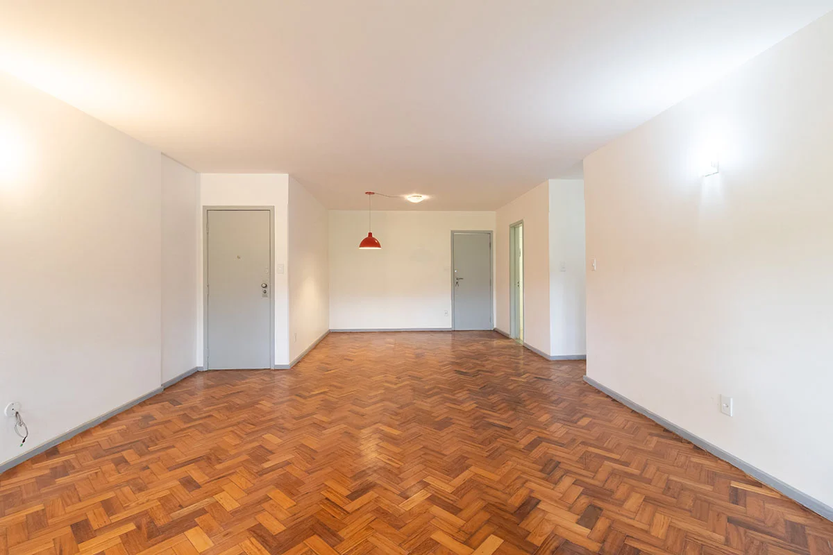 Este apartamento oferece o espaço e o conforto que você e sua família merecem. C...