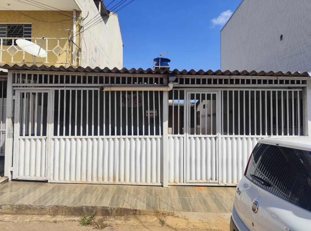 Ótimo Oportunidade Invertido na 203 Nos fundos 2 Quartos Sala Cozinha Banheiro Á...