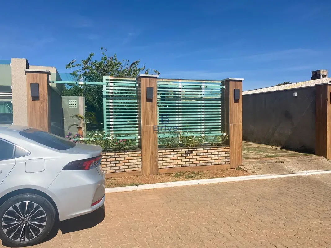 Casa na Ponte Alta, na Rua do Rodobelo, em condomínio fechado, com ambientes bem...