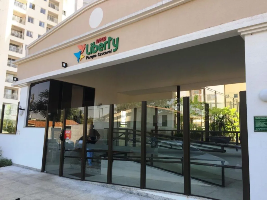 Apartamento com 02 quartos, sendo 01 suíte com armário, sala em 2 ambientes com ...