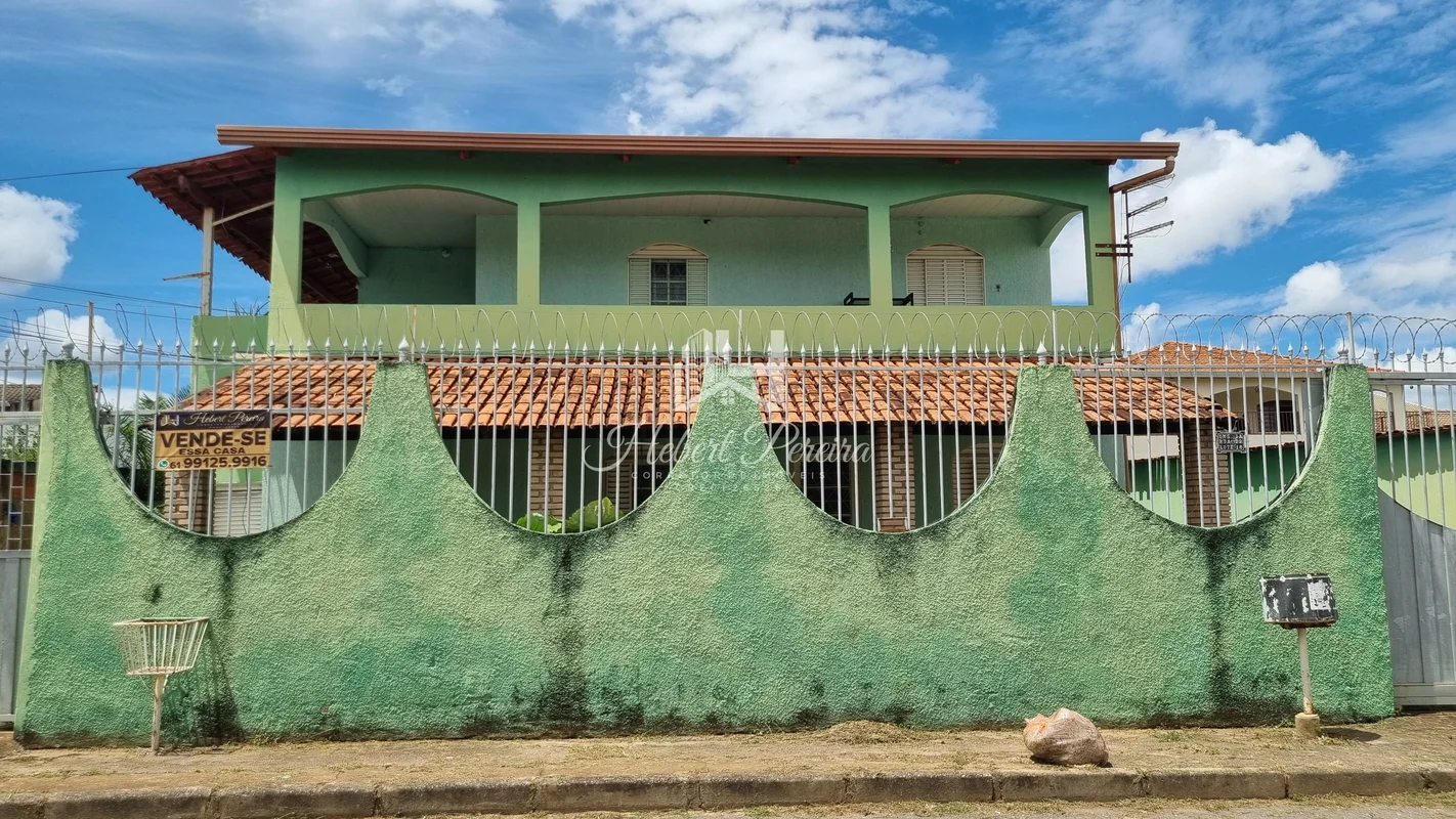 HP VENDE: ATENÇÃO INVESTIDOR! 3 Casas em Lote de 950m² no Setor de Mansões.Anali...