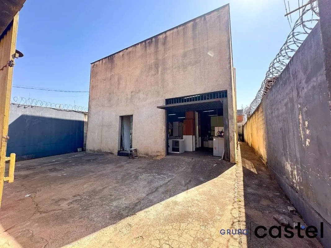 Galpão - Residencial Jardim Camargo - Goiânia- Área total: 300 m²- Área construí...