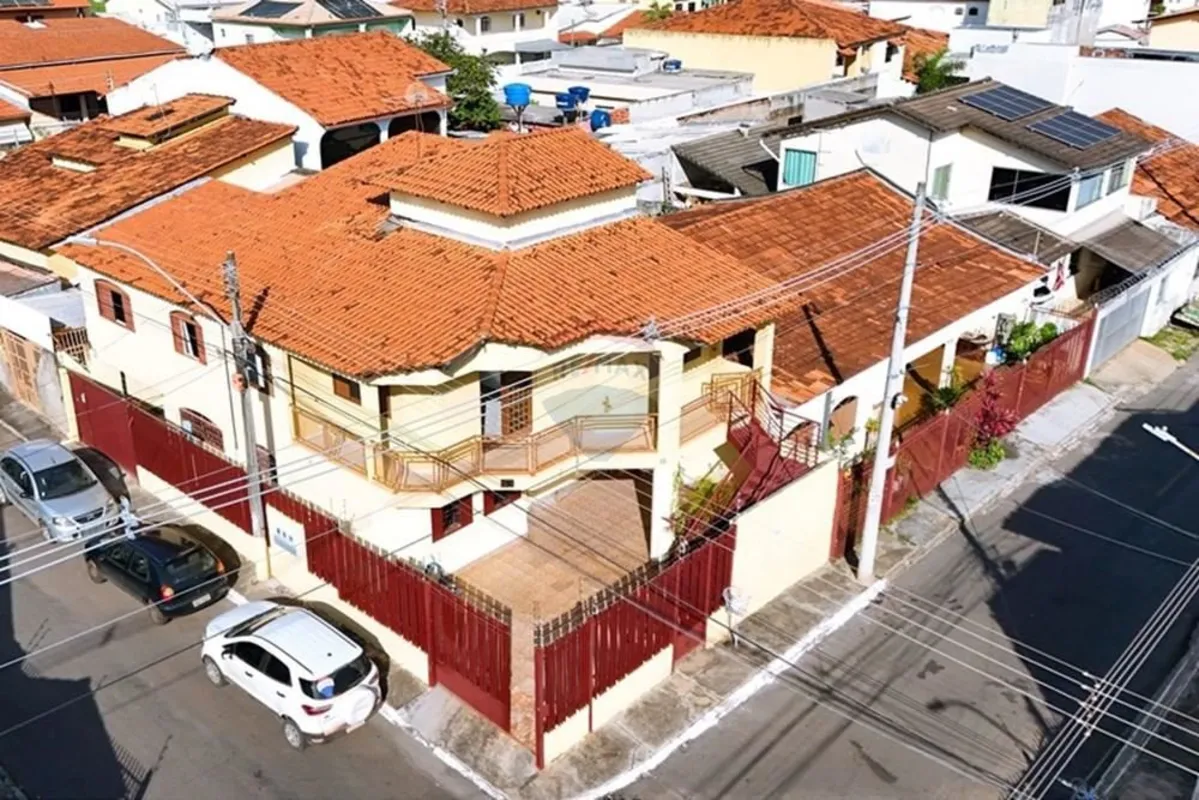 Se você busca um imóvel com dimensões generosas e planta inteligente na Rua 07 d...