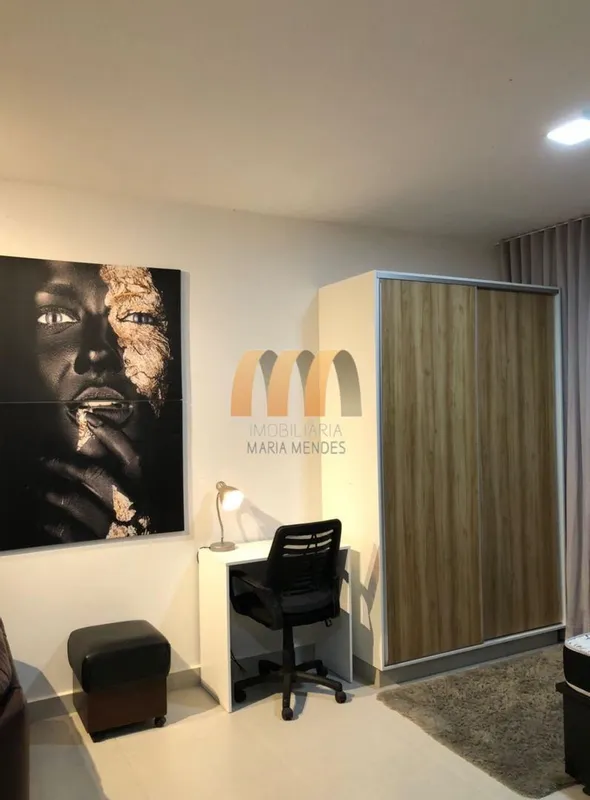 Apartamento mobiliado, composto por sala aconchegante com sofá e televisão, cozi...