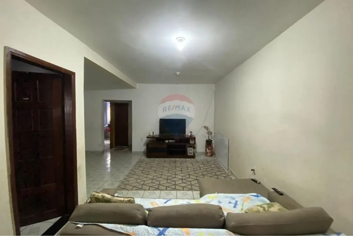 Vende-se excelente imóvel localizado no Recanto das Emas DF, ideal para quem bus...