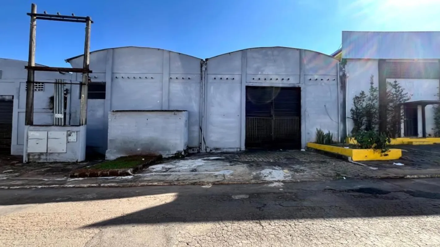 Galpão com cobertura de zinco e piso em cimento usinado, Galpão 3(6) com 414,20 ...