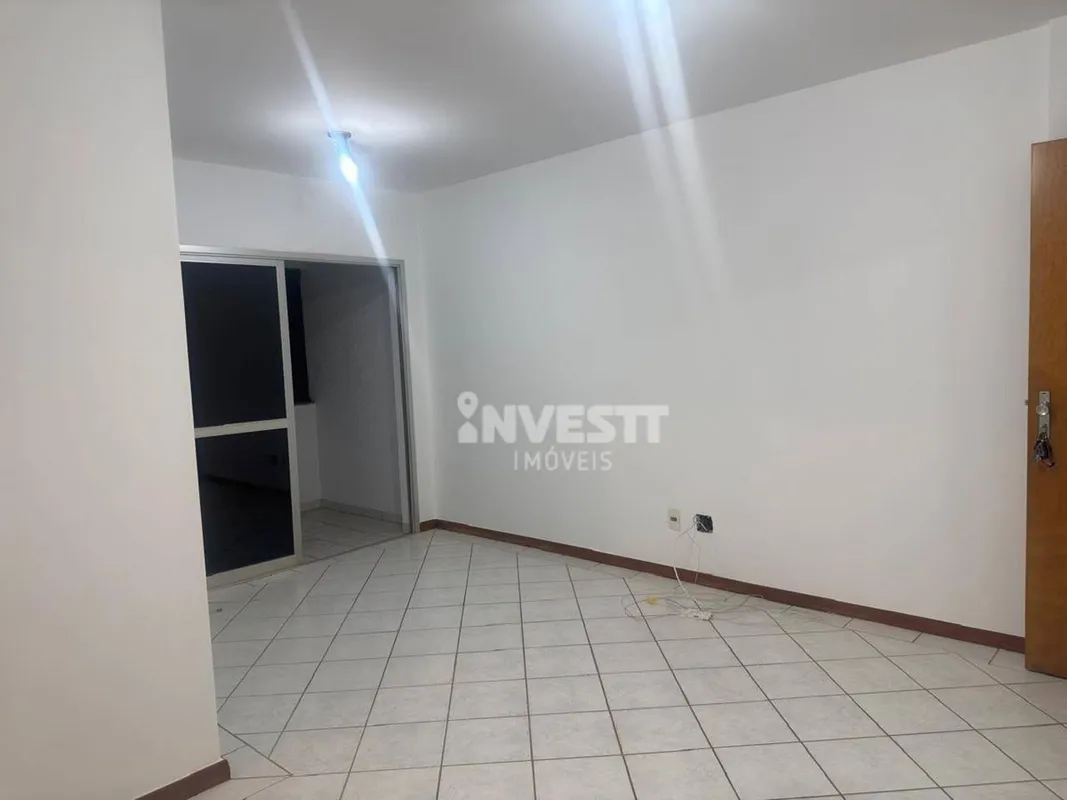 LOCALIZAÇÃO:Condomínio Das AméricasEste excelente apartamento está localizado em...
