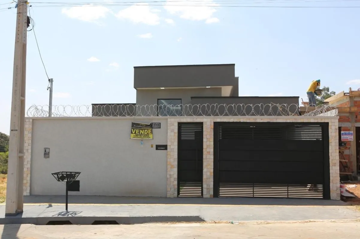 Casa moderna, sofisticada e pronta para morar!-> Localizada em uma região de gra...