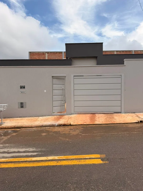 3Qt Sendo 1 Suite Sala Pé direito alto 2 Garagem descobertas Área Gourmet - chur...