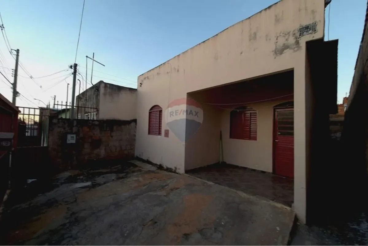 Casa a venda QR 425, conju7nto 25:- 03 quartos, sendo 01 suíte- Banheiro social-...