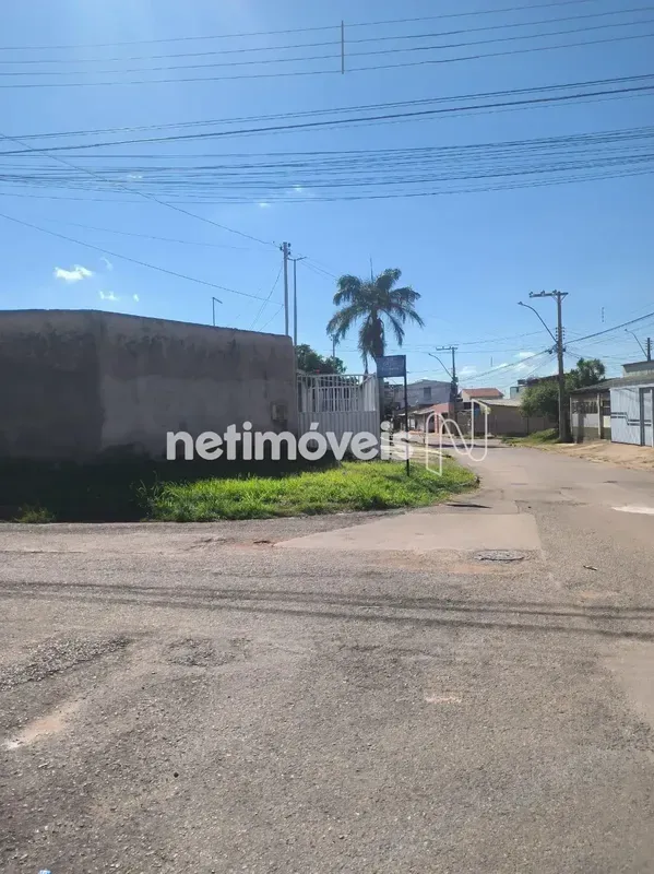 CASA À VENDA – QR 506, SAMAMBAIA SUL Excelente oportunidade para quem busca conf...