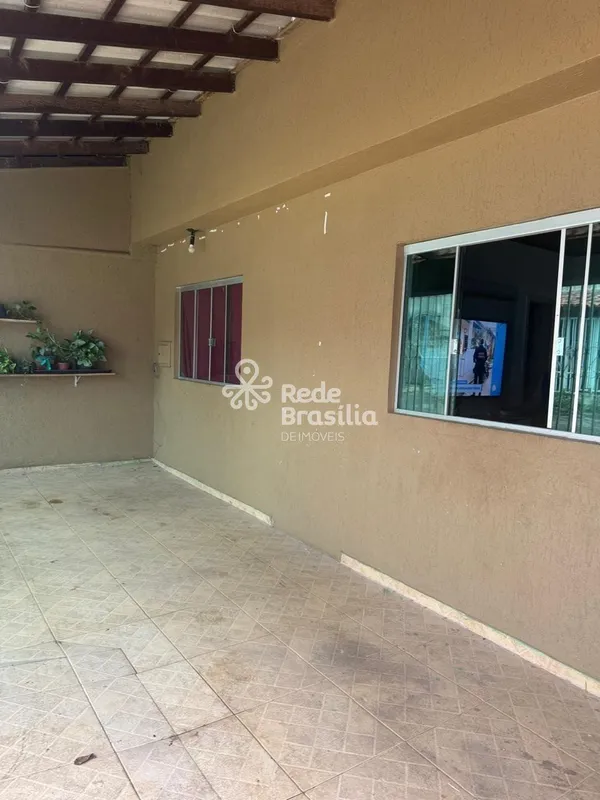 Casa à venda no Areal (QS 06) São 118m² de área privativa bem distribuídos: - Sa...
