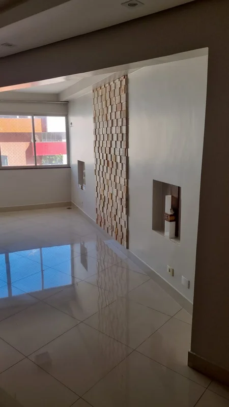 O imóvel no bairro Setor Bueno possui 107 metros quadrados com 3 quartos sendo 1...