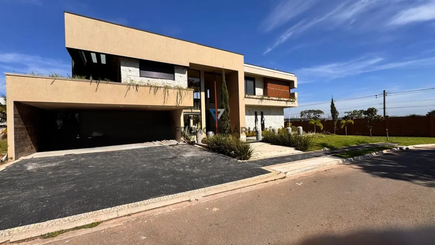  Sobrado de esquina sem vizinho na lateral, com 650m2 de área construída piscina...