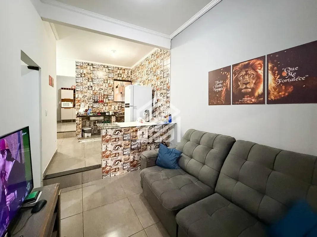 OPORTUNIDADE NA VILA ESTRUTURALCASA TÉRREA REFORMADA COM ESTRUTURA PARA 2 PAVIME...