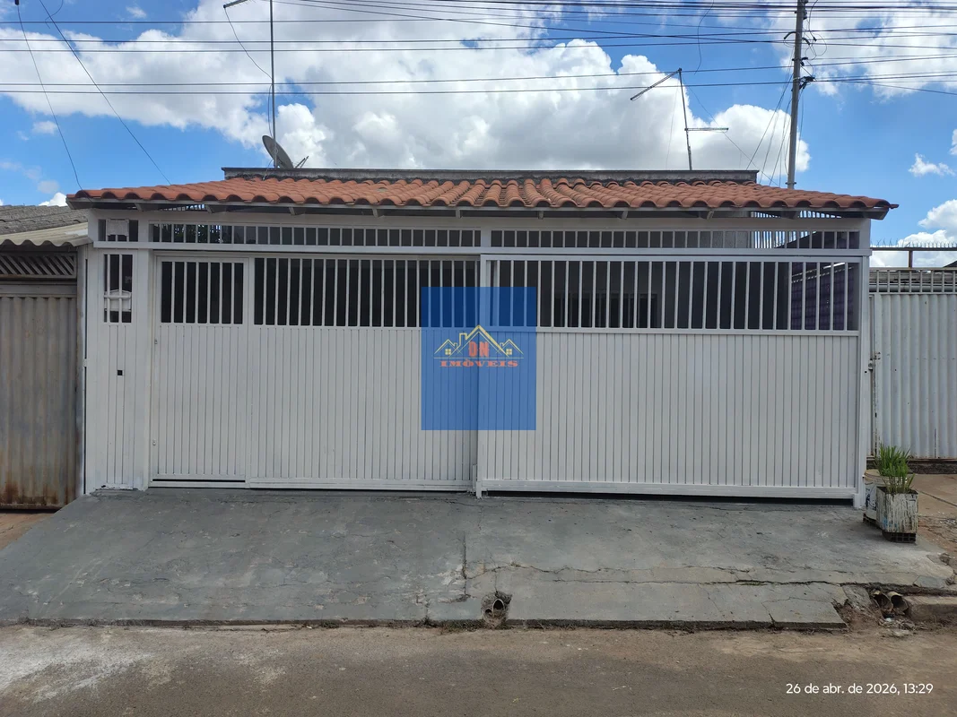 Descubra uma casa encantadora na Quadra 803 Conjunto 20, no coração de Recanto d...