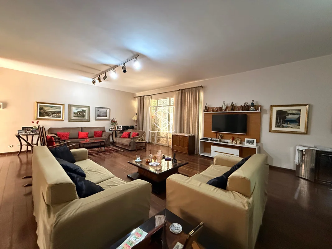 Residência térrea localizada na SHIS QI 5, em uma das áreas mais nobres do Lago ...