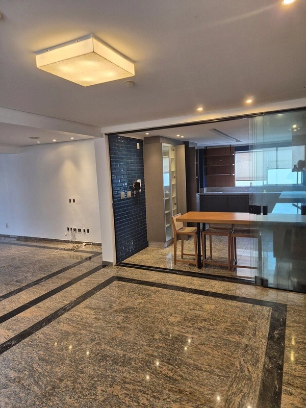 O imóvel está localizado no bairro Setor Bueno tem 239 metros quadrados com 3 qu...