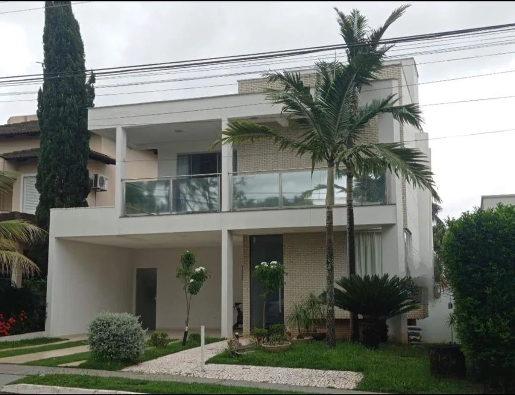 Descubra o conforto de morar em um belo sobrado, no Condomínio Portal do Sol I. ...