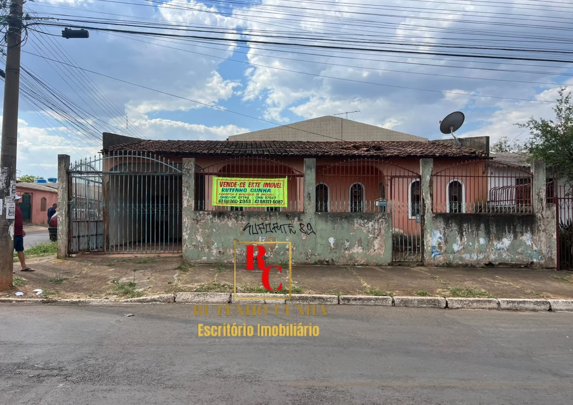  RUTENHO CUNHA ESCRITORIO IMOBILIARIO, vende Imóvel misto na QNM 17 Conjunto E, ...
