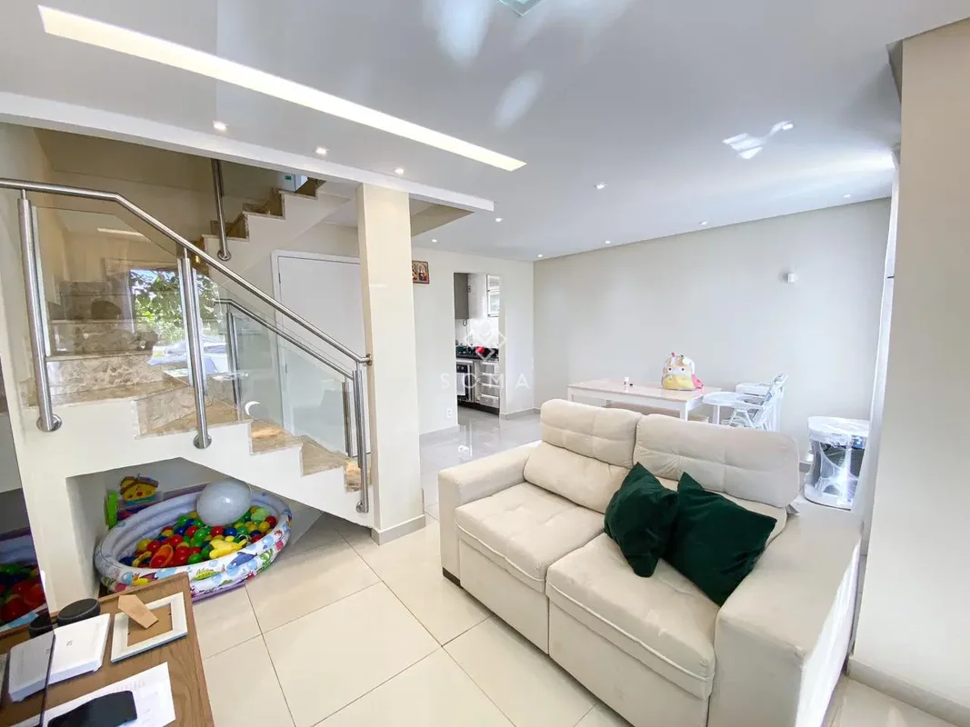 ESPECIFICAÇÕES DA CASA: - Projeto de iluminação - Sala ampla para dois ambientes...