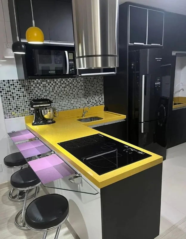 Apartamento pronto para morar, totalmente reformado e semi-mobiliado, ideal para...